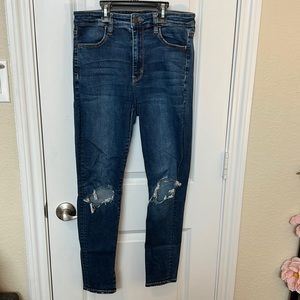 AE jeggings. Dark wash with ripped knees. 14” flat across waist with 25” inseam